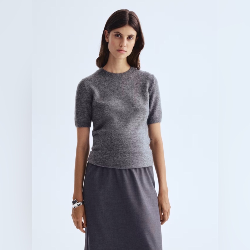 H&M MAMA short-sleeved fine-knit top, Size M